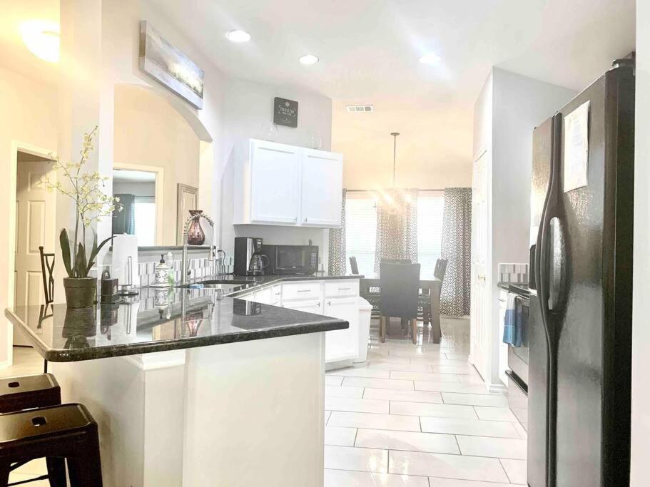 Modern Updates - Great Location - King Bed- Bmt San Antonio Exterior foto