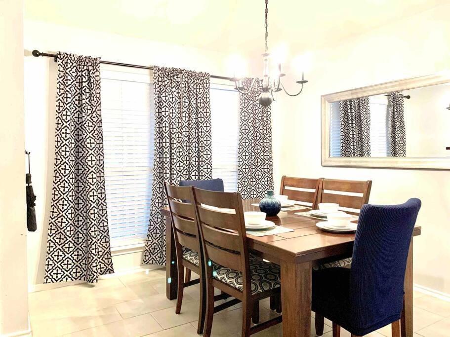 Modern Updates - Great Location - King Bed- Bmt San Antonio Exterior foto